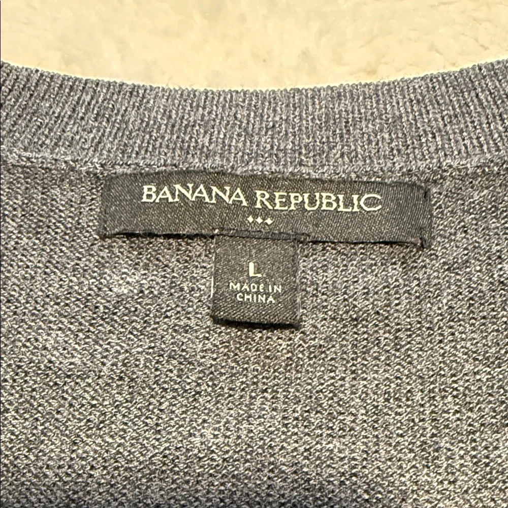 Banana Republic Charcoal V-Neck Sweater - Picture 2 of 4